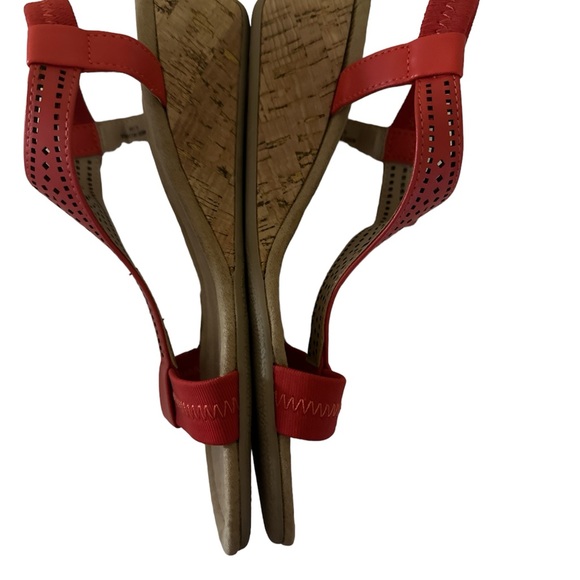 Alfani Womens Vacanzaa 2 Faux Leather T-Strap Wedge Sandals - Picture 2 of 3